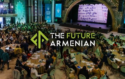 Мы, армяне, на всех уровнях – личном, общественном и национальном – должны преодолеть отчаяние и разногласия, противостоять постоянным вызовам и трудностям, с которыми сталкивается нация и коллективно строить светлое будущее для всех армян. Фонд развития «Будущее армянское»