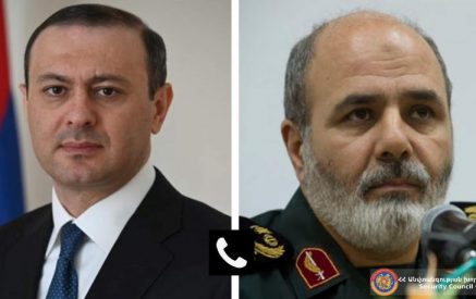 Армен Григорян провел телефонный разговор с секретарем Высшего совета национальной безопасности Ирана