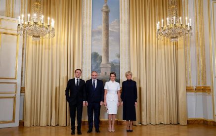 Никол Пашинян и Анна Акопян в Елисейском дворце приняли участие в официальном ужине от имени президента Франции Эммануэля Макрона и госпожи Брижит Макрон