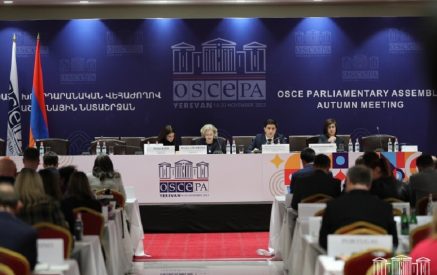 Генеральный секретарь ПА ОБСЕ и Председатель ПА ОБСЕ поблагодарили армянскую сторону за организацию работы сессии на высоком уровне и эффективно. Пиа Каума выразила уверенность, что обсуждения последних двух дней показали, что работа структуры движется в правильном направлении