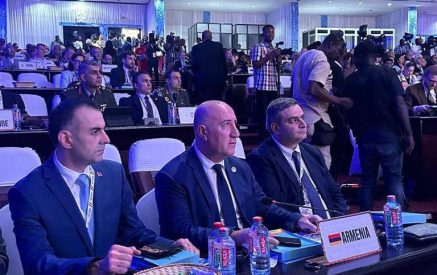 В ходе встречи в Аккре заместитель министра обороны Арман Саргсян выступил с речью, подтвердив приверженность Армении по продолжению подготовки и предоставлению сил международным миротворческим миссиям