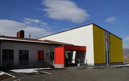 Никол Пашинян посетил новую среднюю школу Джрарата