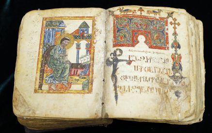 Правительство Республики Армения подарило Матенадарану драгоценное Евангелие XV века