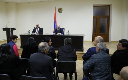 Никол Пашинян провел встречу с родственниками вернувшихся на днях в Армению военнопленных