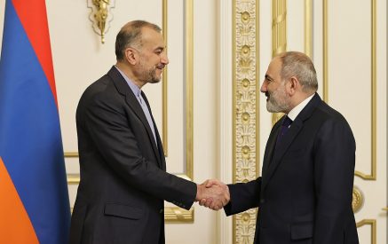 «Сегодня мы находимся в Республике Армения, чтобы еще раз подчеркнуть, какое внимание мы уделяем двусторонним отношениям и какую важность придаем им». Пашинян принял делегацию во главе с министром иностранных дел Ирана
