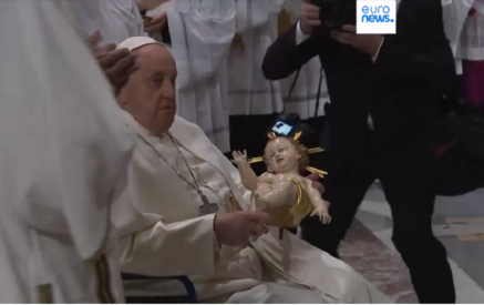 Папа римский осудил кровопролитие в Рождество и помолился за мир. Euronews