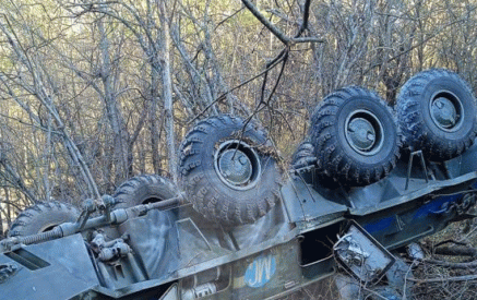 В Степанакерте разбился БТР российских миротворцев, есть погибший