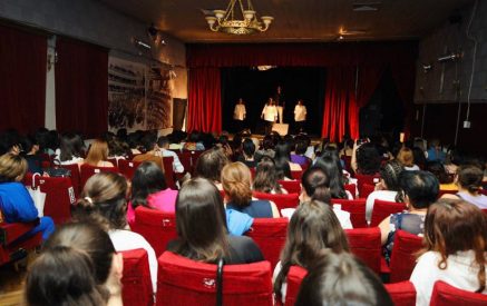Степанакертский русский драматический театр на ереванской сцене представит спектакль «Во весь голос»