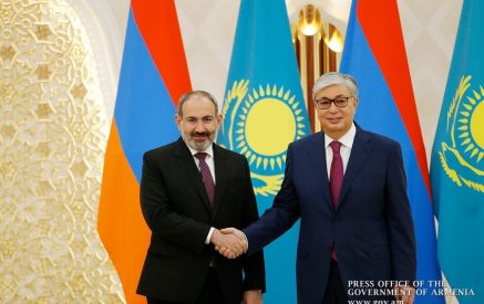 Премьер-министр Пашинян пригласил президента Казахстана посетить Республику Армения с официальным визитом