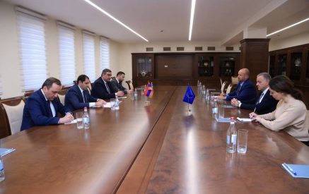 Папикян и Марагос обсудили вопросы сотрудничества Армения-ЕС