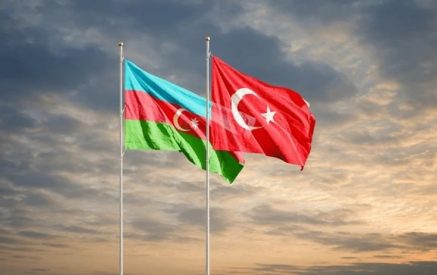 Министры обороны Турции и Азербайджана провели телефонный разговор