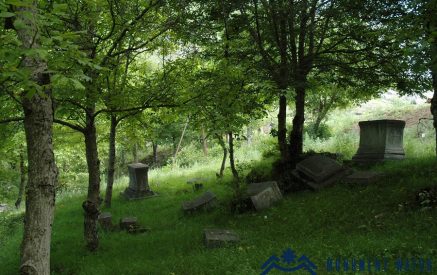 Азербайджан уничтожил 2 исторических кладбища в оккупированном Шуши