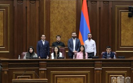 Рустам Бакоян встретился со студентами езидской общины