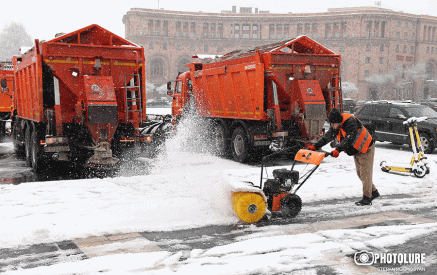 В уборке снега задействовано 134 единицы специализированной многофункциональной техники и 780 сотрудников