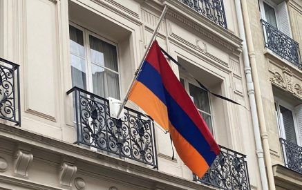 Наши мысли с нашими соотечественниками из Нагорного Карабаха. Посольство РА во Франции