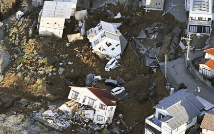 Землетрясение в Японии унесло жизни 30 человек. Поисково-спасательные работы продолжаются