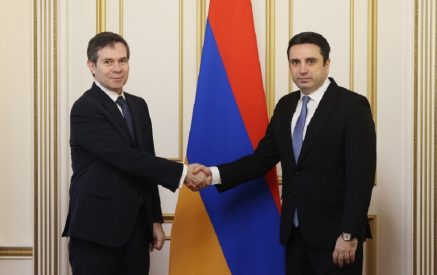 Христос Софианопулос – Алену Симоняну: «Мы готовы всячески содействовать Армении в установлении мира»