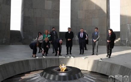 Парламентская делегация Соединенного Королевства Великобритании и Северной Ирландии посетила мемориальный комплекс в Цицернакаберде