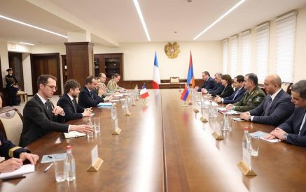 Сурен Папикян и Себастьян Лекорню обменялись мнениями вокруг вопросов региональной безопасности
