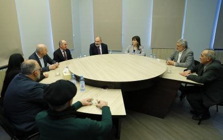 Премьер-министр провел встречу с членами Совета общественного вещателя
