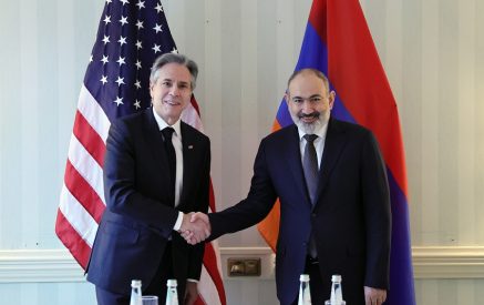 Армения является очень ценным партнером для Соединенных Штатов, и мы ценим ее приверженность прочному миру. В Мюнхене состоялась встреча премьер-министра Армении и госсекретаря США