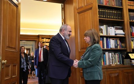 Греция однозначно осуждает применение силы и поддерживает переговорный процесс между Арменией и Азербайджаном, целью которого является установление солидарности и мира. Президент Греции