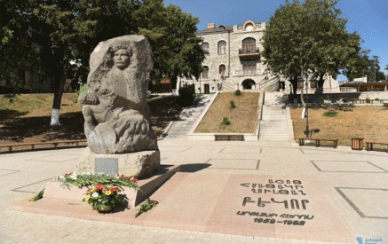 Азербайджанцы разрушили памятник герою Арцаха Ашоту Гуляну (Бекору)