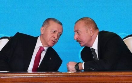 Эрдоган призвал Алиева избегать вспышек насилия на границе с Арменией