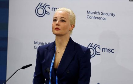 Жена Навального в Мюнхене заявила, что если смерть ее мужа подтвердится, Путин должен понести ответственность