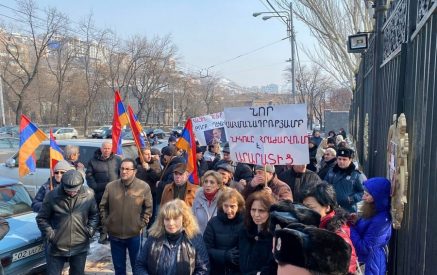 «По приказу Алиева хотят изменить Конституцию Армении». Акция протеста
