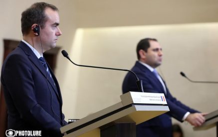 «Для Франции абсолютным приоритетом является помощь Армении в защите своего гражданского населения, если она, к сожалению, станет жертвой нападения». Министр обороны Франции