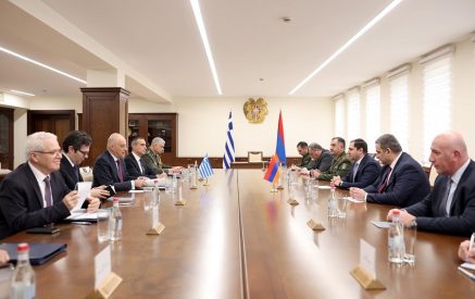 В ходе встречи был обсужден ход сотрудничества между Арменией и Грецией в области обороны