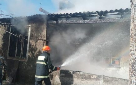 Пожар в Ехегнадзоре: ребенка доставили в медицинский центр с ожогами