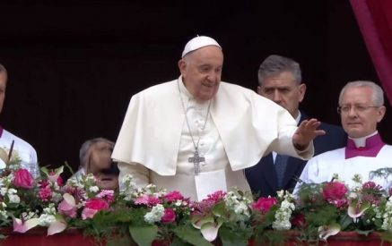 Папа Римский выступил в поддержку переговоров между Арменией и Азербайджаном