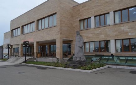 Статуя Хачатура Абовяна стала еще одной мишенью азербайджанского вандализма