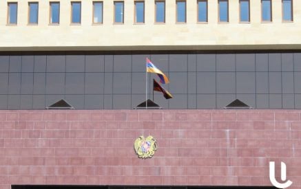 8 апреля ВС Азербайджана открыли огонь по позициям ВС РА в Сюнике. В то же время сообщение Минобороны Азербайджана о том, что Армения открыла огонь, не соответствует действительности