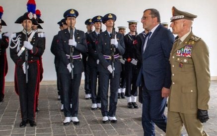 В ходе встреч были обсуждены вопросы, касающиеся военного, военно-технического, военно-технологического сотрудничества Армения-Италия, был достигнут ряд договоренностей