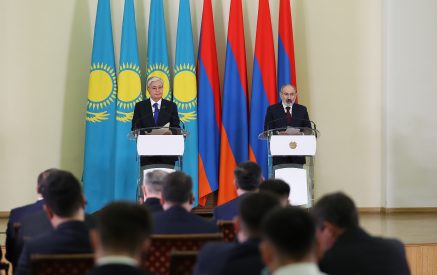 Высокий уровень политического диалога между Арменией и Казахстаном еще раз подтвержден подписанным нами совместным заявлением, которое имеет роль ориентира с точки зрения дальнейшего развития двусторонних отношений и их новых импульсов. Пашинян
