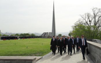Никол Пашинян посетил Мемориал Цицернакаберда, чтобы почтить память 1,5 млн жертв Геноцида армян