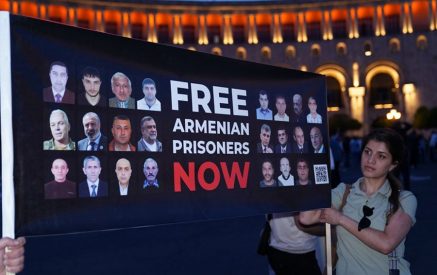 Участники факельного шествия выразили свою поддержку находящимся в бакинской тюрьме армянским пленным