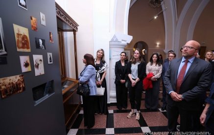 Прибывшие в Армению делегаты европейских стран посетили Матенадаран