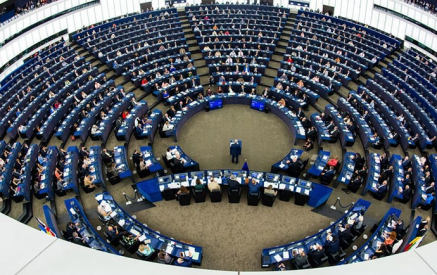Европарламент предлагает пересмотреть безвизовый режим с Грузией и ввести санкции против Иванишвили. JAMnews