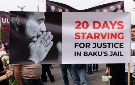 Поддержка незаконно содержащимся в бакинской тюрьме армянским заключённым. Шествие в Цицернакаберд