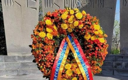 От имени Сержа Саргсяна воздана дань уважения памяти героев Апрельской четырехдневной войны