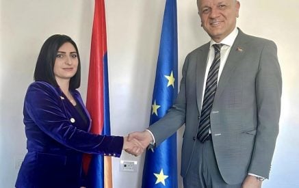 «С послом Европейского союза мы обсудили ситуацию на границах и внутри Армении». Тагуи Товмасян была приглашена в офис ЕС в Армении