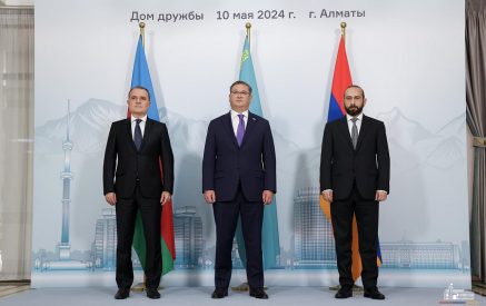 Мирзоян и Байрамов прибыли в Алматы для участия в предстоящих переговорах