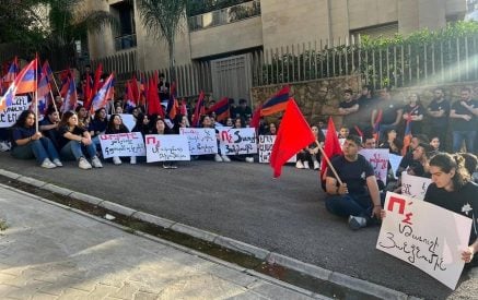 Сидячая забастовка перед посольством Республики Армения в Ливане