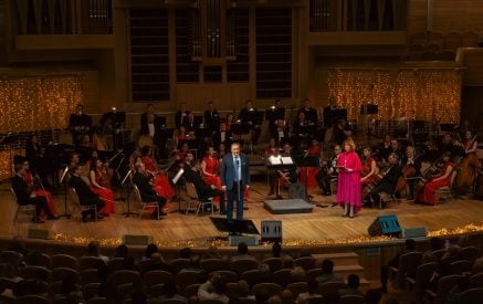 В Московском международном Доме музыки прошёл юбилейный концерт в честь 100-летия Шарля Азнавура