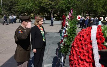 Посол Куинн и полковник Стил почтили память армянских героев Второй мировой войны