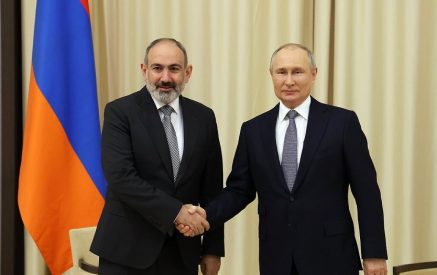 Никол Пашинян направил поздравительные послания Владимиру Путину и Михаилу Мишустину по случаю Дня России